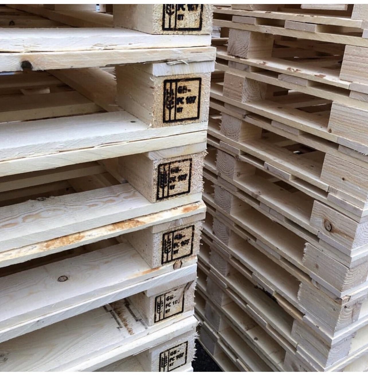Stacked wooden pallets with IPPC and HT markings